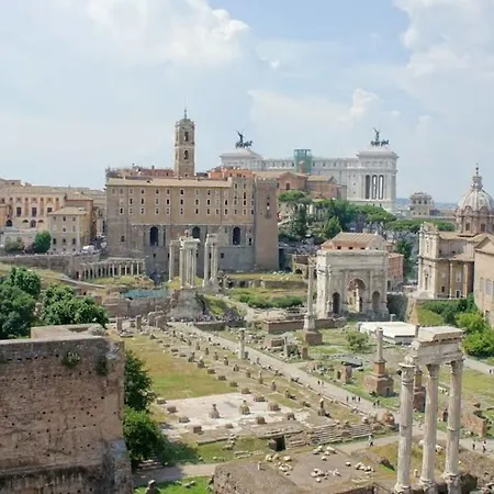 2 Bedroom Flat Centre * Roma
