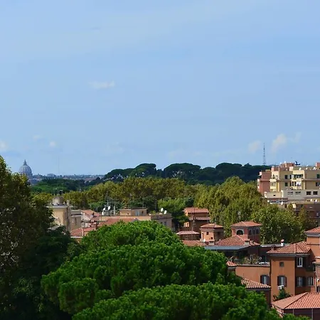 2 Bedroom Flat Centre Roma