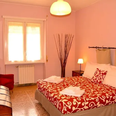 2 Bedroom Flat Centre *